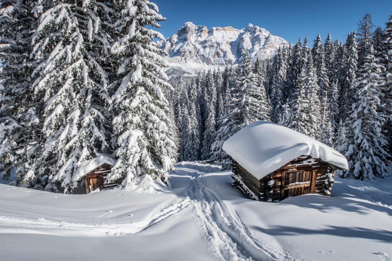 Hotel Conturines San Cassiano  Exterior photo