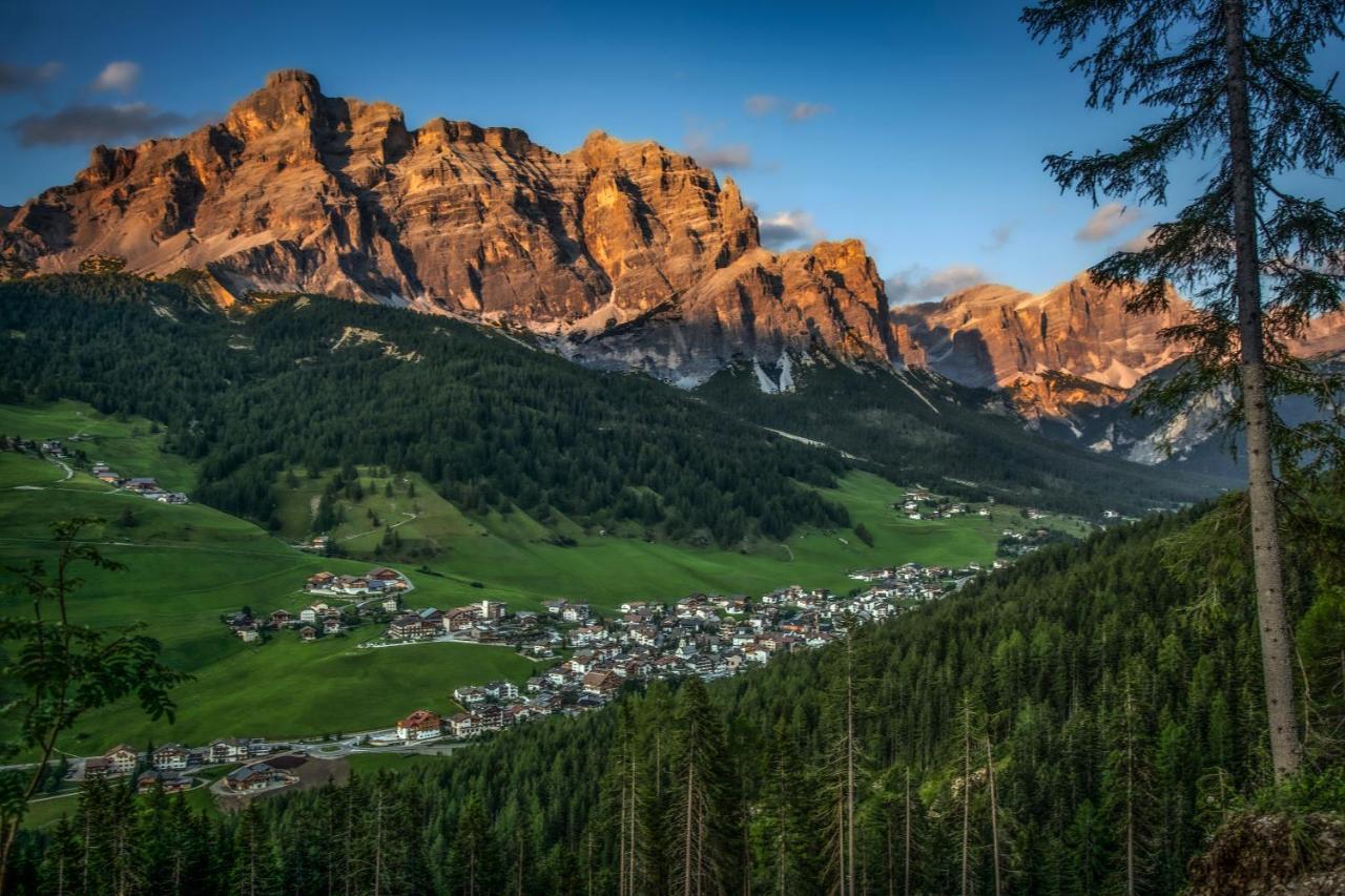 Hotel Conturines San Cassiano  Exterior photo