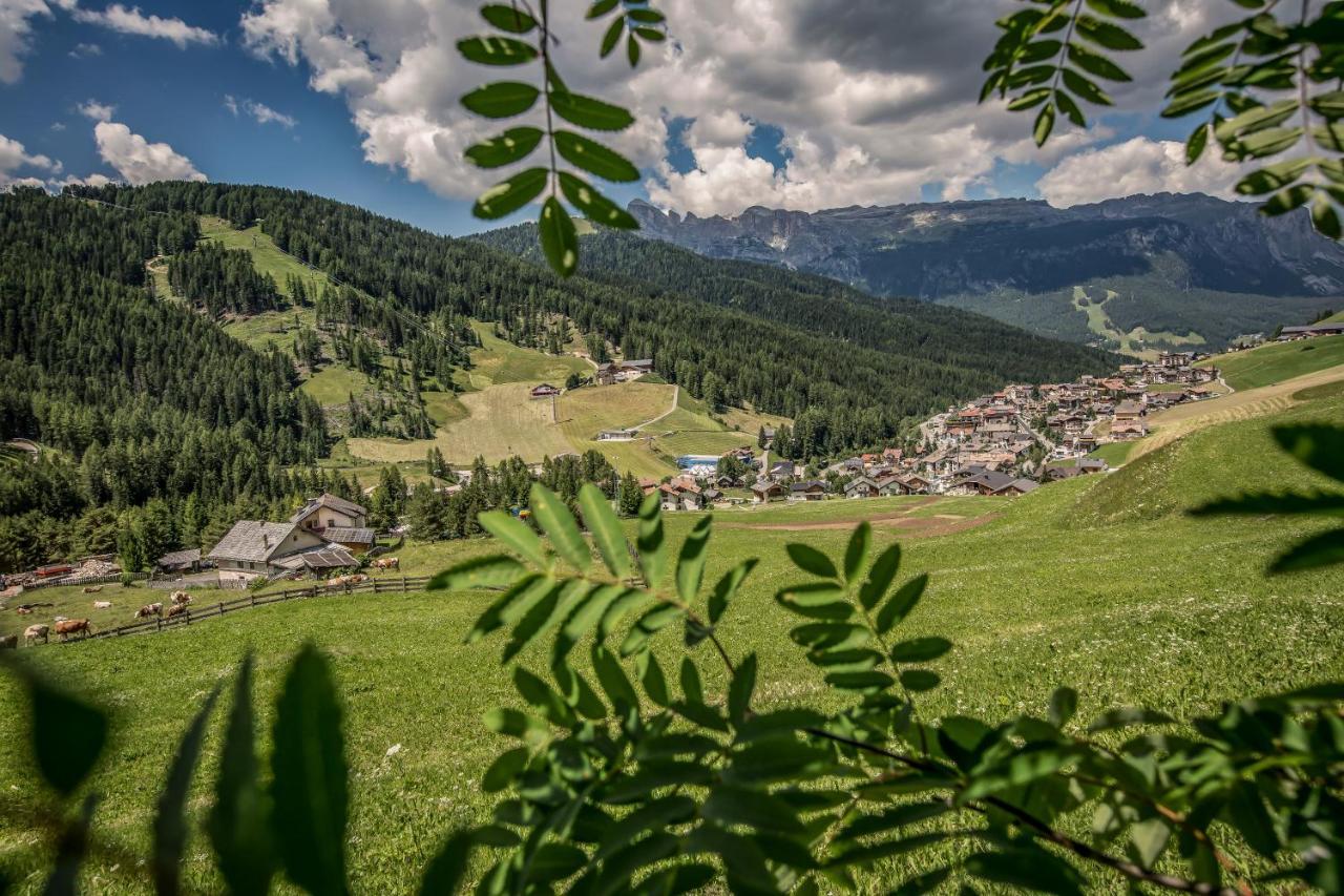 Hotel Conturines San Cassiano  Exterior photo