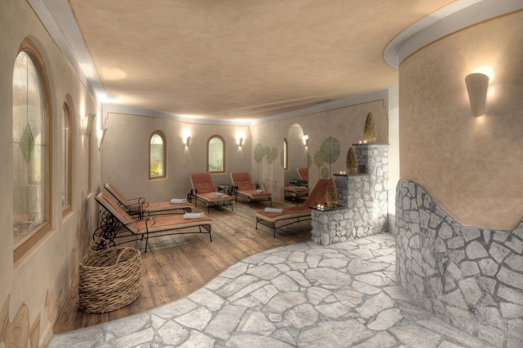 Hotel Conturines San Cassiano  Exterior photo